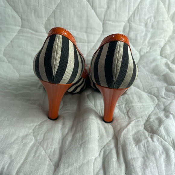 Moschino pumpkin orange and stripe heels - Picture 4 of 4